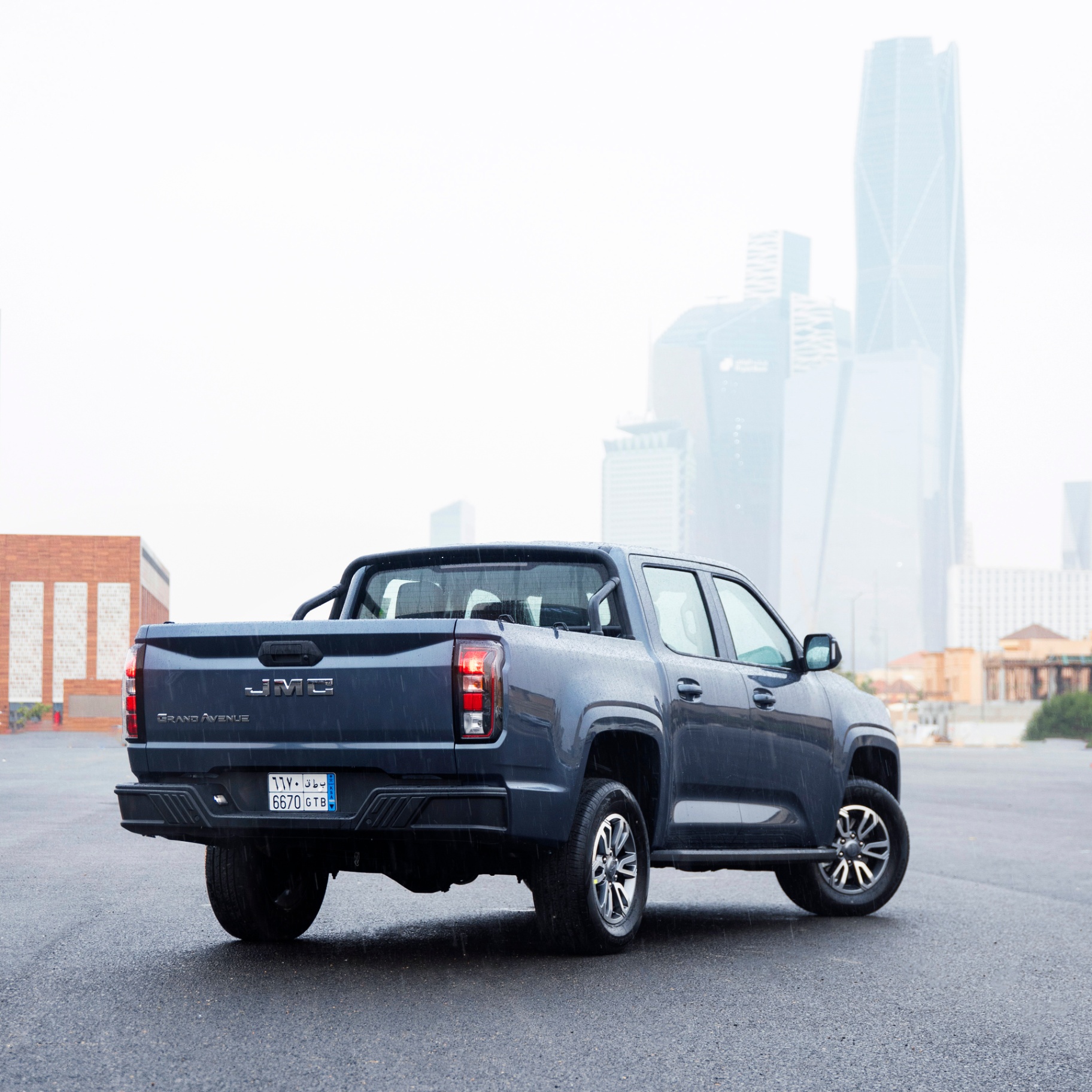 JMC Grand Avenue 4X4 — التصميم الخلفي في المدينة