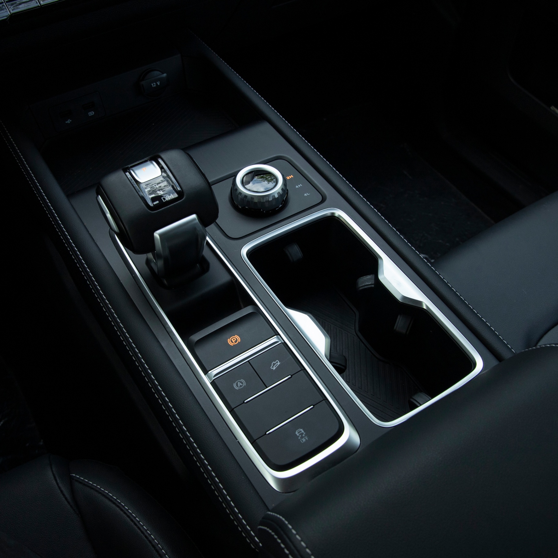 JMC Grand Avenue 4X4 — كونسول الدفع الرباعي 4H/4L